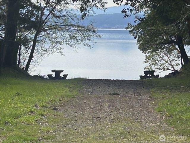 20 NE Lake Place, Tahuya, WA 98588