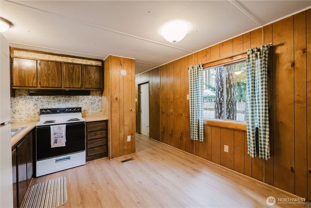 20 NE Lake Place, Tahuya, WA 98588