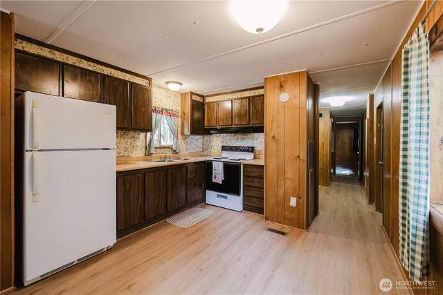 20 NE Lake Place, Tahuya, WA 98588