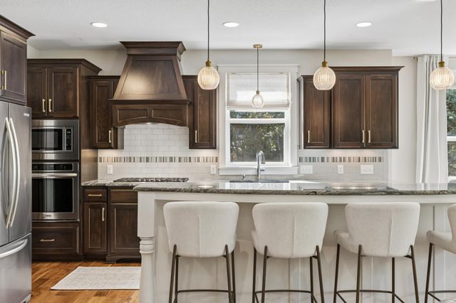 14 Beebe Avenue, Mendota Heights, MN 55118