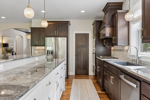 14 Beebe Avenue, Mendota Heights, MN 55118