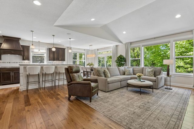 14 Beebe Avenue, Mendota Heights, MN 55118