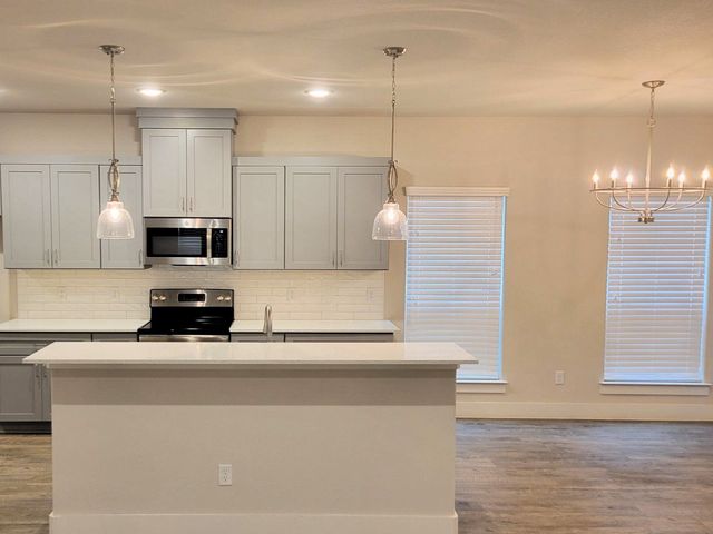 685 The Cottages Drive, Godley, TX 76044