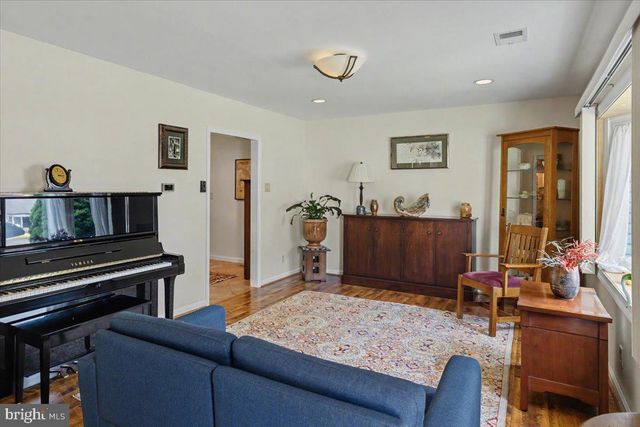 695 LOCUST RD, Warminster, PA 18974