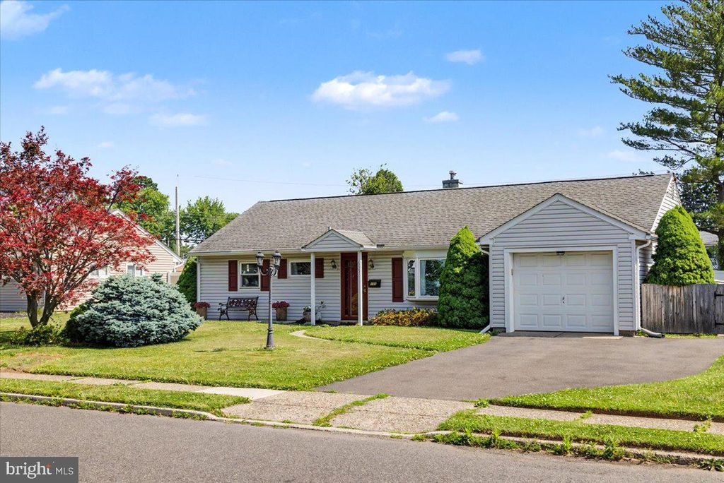 695 LOCUST RD, Warminster, PA 18974