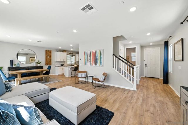 8672 Camden Dr, Santee, CA 92071