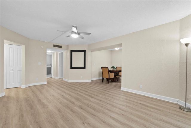 3755 Via Poinciana 611, Greenacres, FL 33467