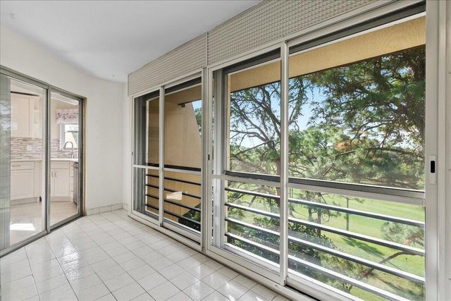 3755 Via Poinciana 611, Greenacres, FL 33467