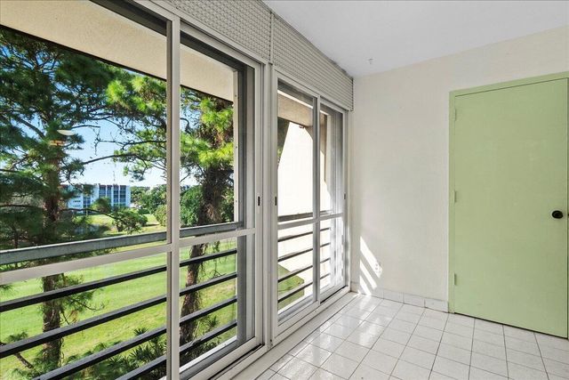 3755 Via Poinciana 611, Greenacres, FL 33467