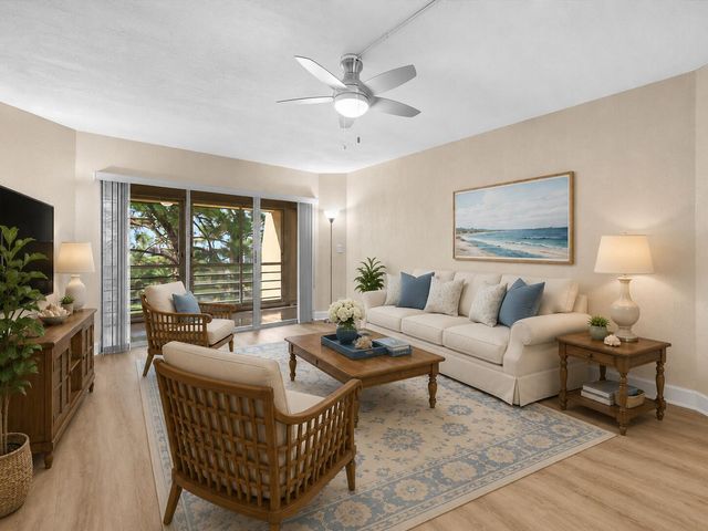 3755 Via Poinciana 611, Greenacres, FL 33467