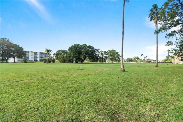 3755 Via Poinciana 611, Greenacres, FL 33467