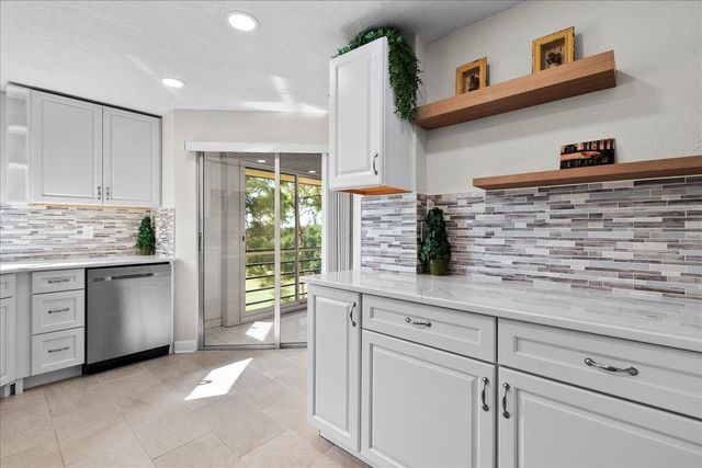 3755 Via Poinciana 611, Greenacres, FL 33467