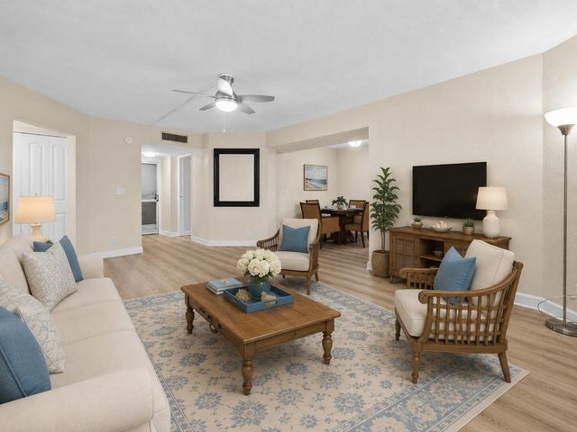 3755 Via Poinciana 611, Greenacres, FL 33467