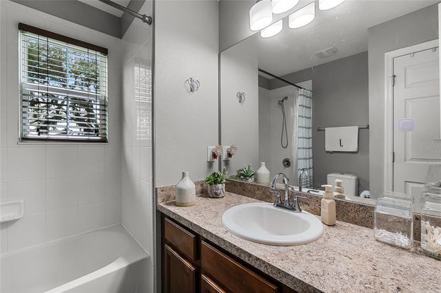 913 BENDING OAK TRAIL, Winter Garden, FL 34787