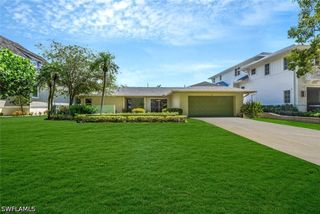 150 1st AVE N, Naples, FL 34102