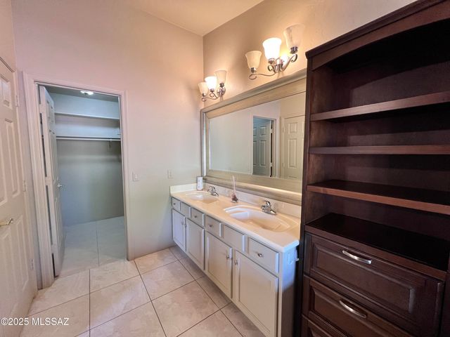 8679 N Ahwatukee Way, Tucson, AZ 85743