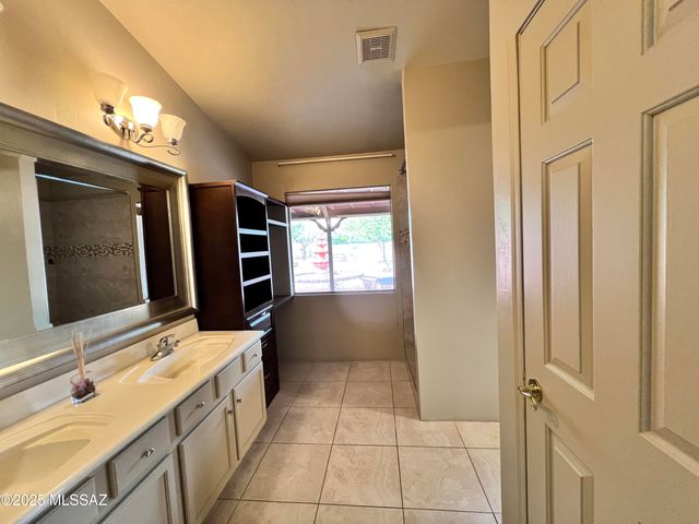 8679 N Ahwatukee Way, Tucson, AZ 85743
