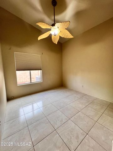 8679 N Ahwatukee Way, Tucson, AZ 85743