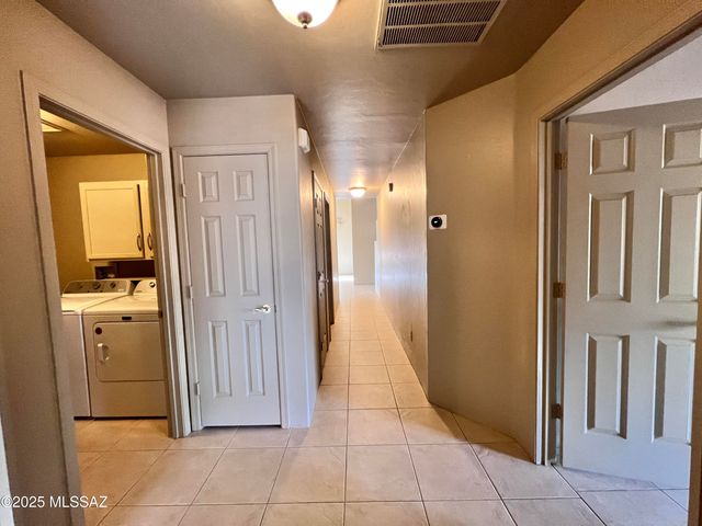8679 N Ahwatukee Way, Tucson, AZ 85743