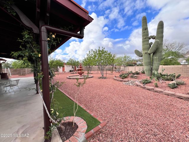 8679 N Ahwatukee Way, Tucson, AZ 85743