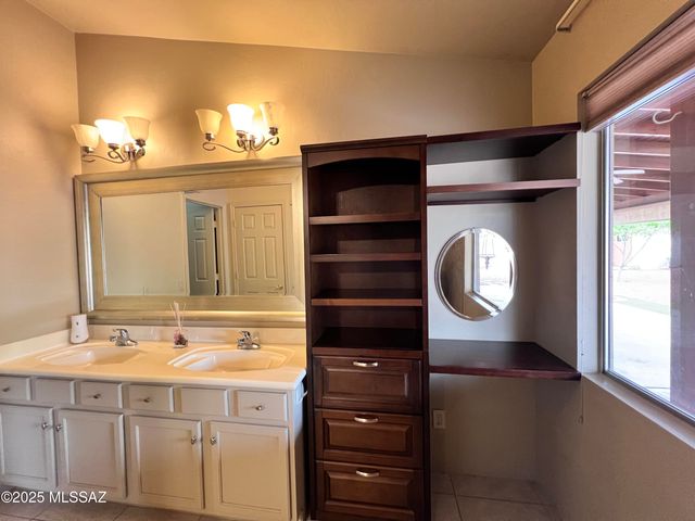 8679 N Ahwatukee Way, Tucson, AZ 85743