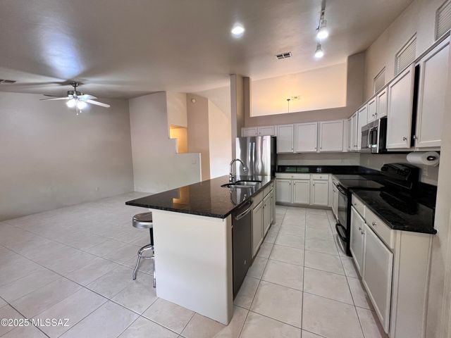 8679 N Ahwatukee Way, Tucson, AZ 85743