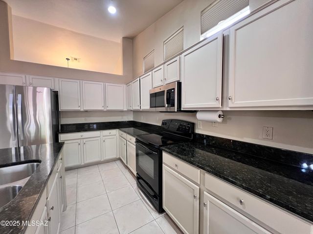 8679 N Ahwatukee Way, Tucson, AZ 85743