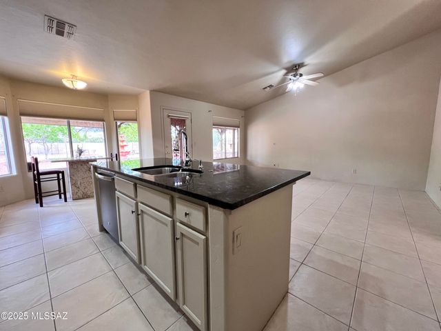 8679 N Ahwatukee Way, Tucson, AZ 85743