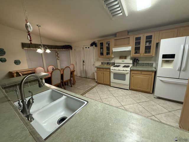 10355 S Gwen De Fortuna Cir, Yuma, AZ 85367