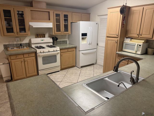 10355 S Gwen De Fortuna Cir, Yuma, AZ 85367