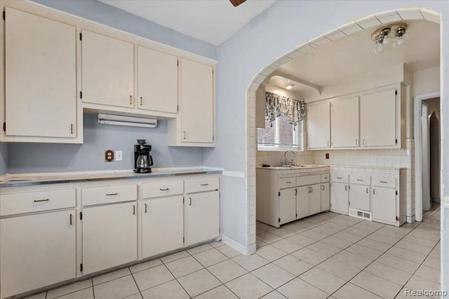 18623 Roselawn Street, Detroit, MI 48221