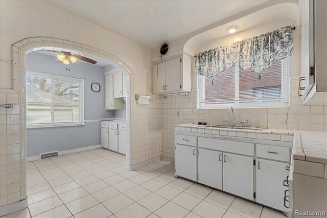 18623 Roselawn Street, Detroit, MI 48221