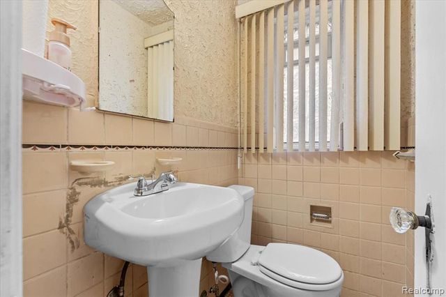 18623 Roselawn Street, Detroit, MI 48221