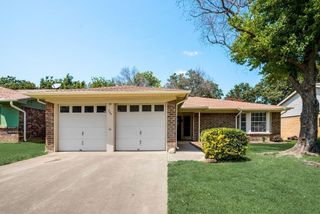 705 Morning Glory, Bedford, TX 76201