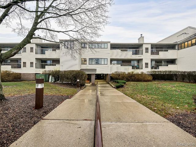 30414 Orchard Lake Road 12, Farmington, MI 48334