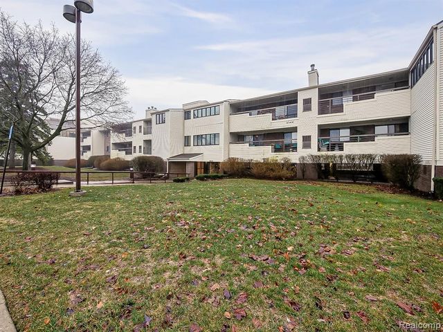 30414 Orchard Lake Road 12, Farmington, MI 48334