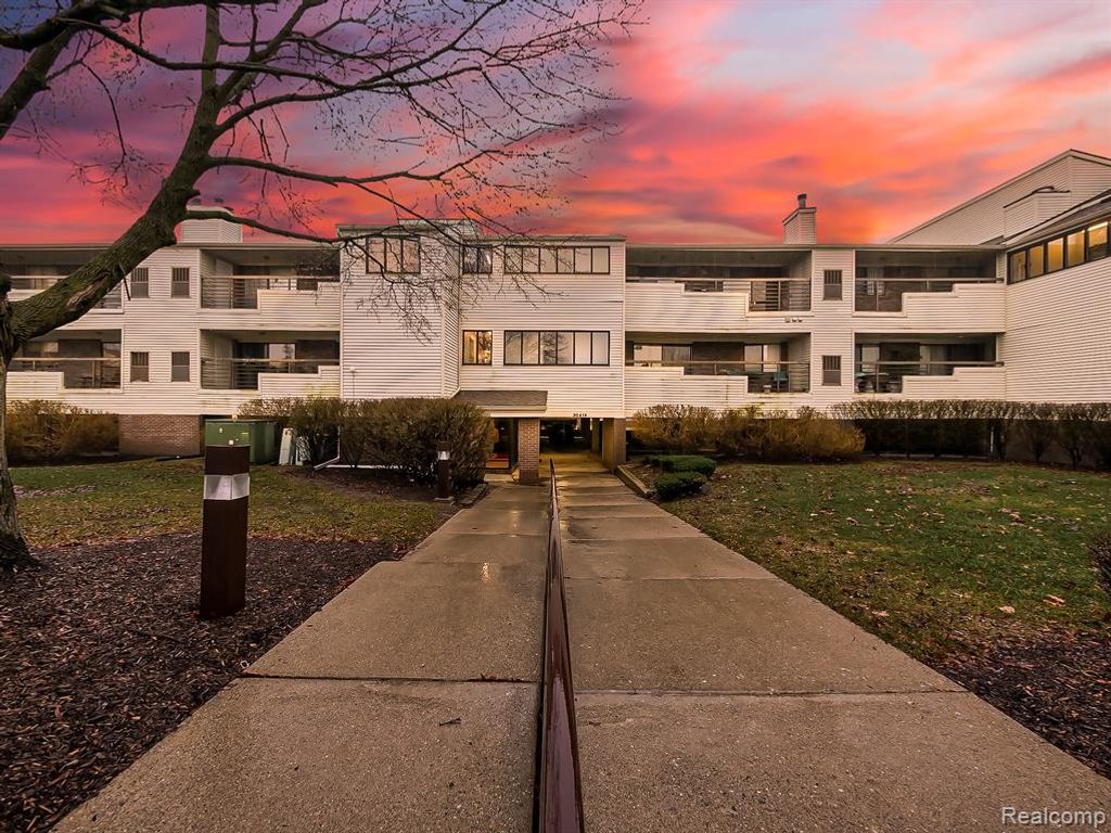 30414 Orchard Lake Road 12, Farmington, MI 48334
