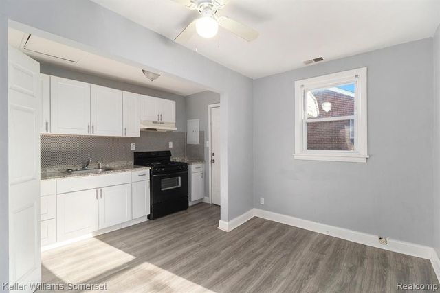 18591 Kingsville Street, Harper Woods, MI 48225