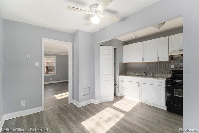 18591 Kingsville Street, Harper Woods, MI 48225