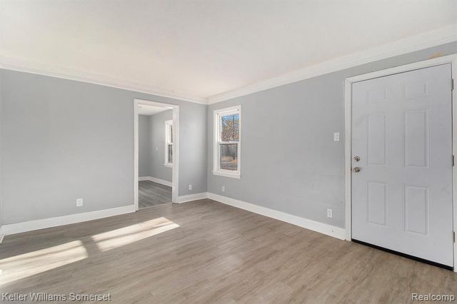 18591 Kingsville Street, Harper Woods, MI 48225