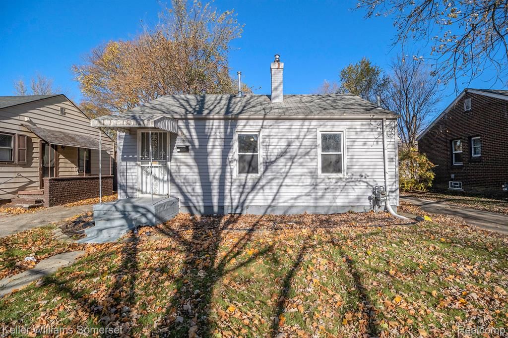 18591 Kingsville Street, Harper Woods, MI 48225