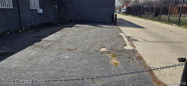 16000 W Warren Avenue, Detroit, MI 48228