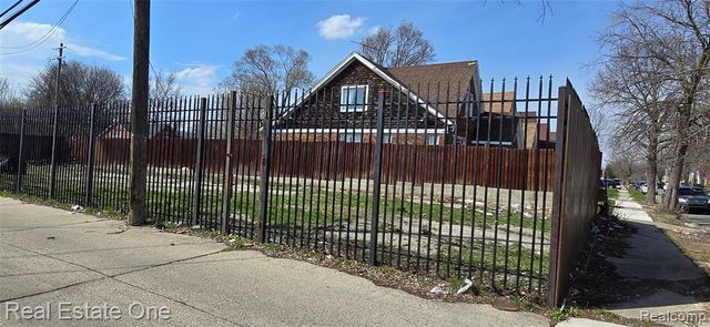 16000 W Warren Avenue, Detroit, MI 48228