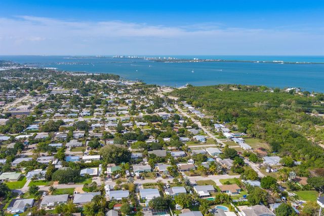 2574 NE Roberta Street, Jensen Beach, FL 34957
