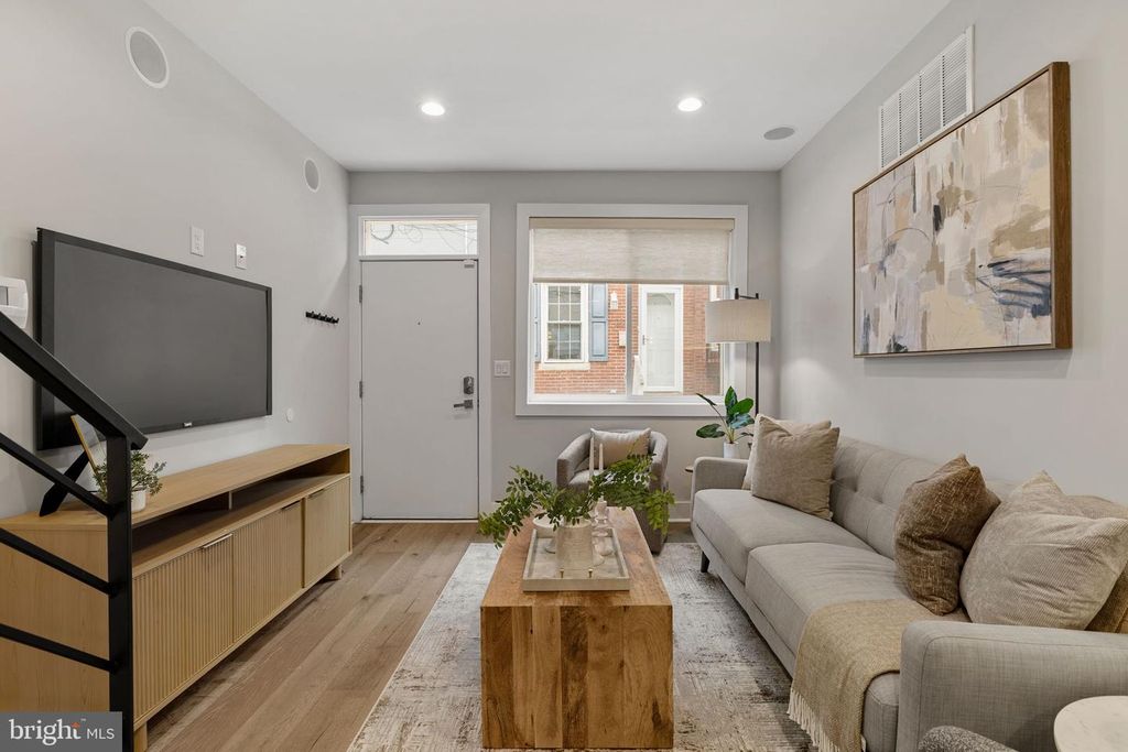 2536 E GORDON ST, PHILADELPHIA, PA 19125 — photo 5