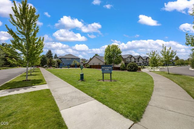 21154 Darnel Avenue, Bend, OR 97702