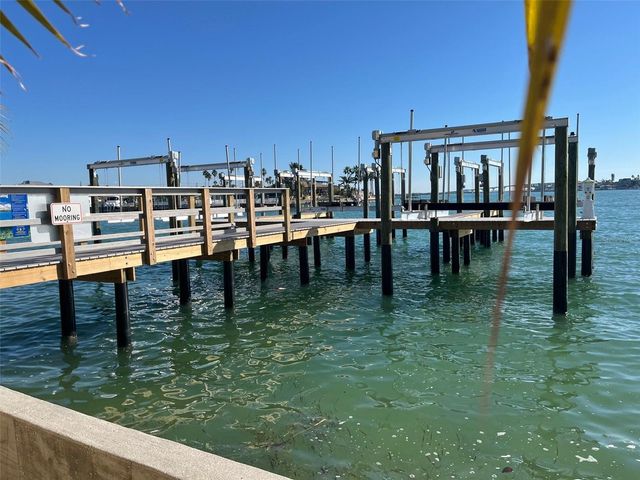 1605 PASS A GRILLE WAY 8, St Pete Beach, FL 33706