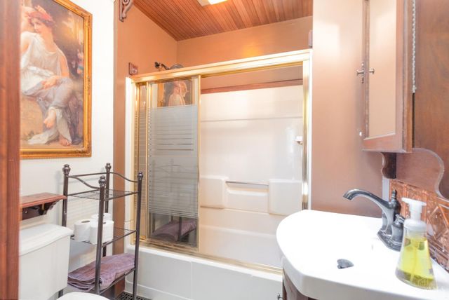 7027 Gracely Drive, Cincinnati, OH 45233