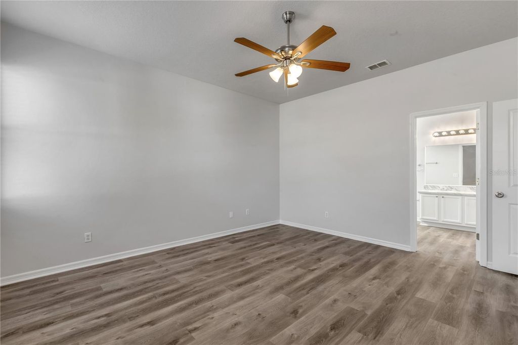 Image 20 of property listing at 4531 GALLBERRY COURT, Orlando, FL 32818