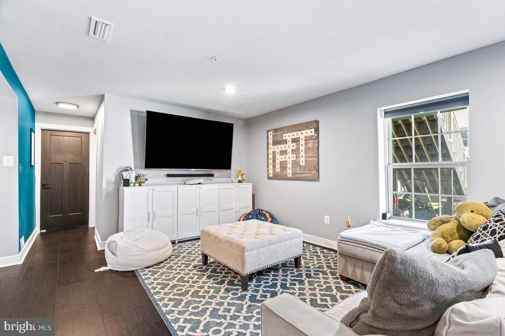 Image 25 of property listing at 6938 CARDOZO ST, New Market, MD 21774